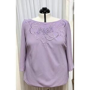 Studio I lilac embroidered top. Size 30.